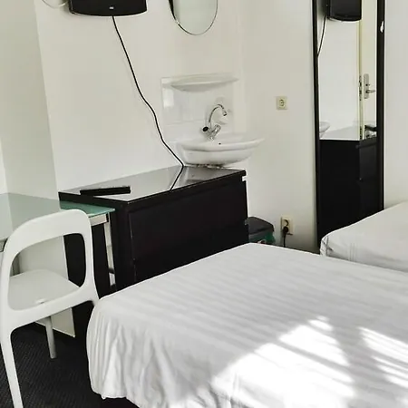Rembrandt Square Otel *