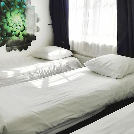 Rembrandt Square Otel *
