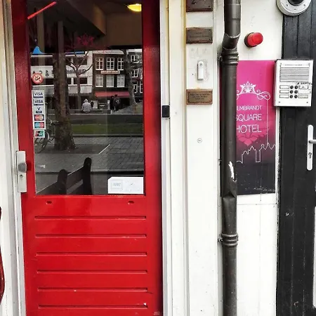 伦勃朗广场酒店 *
